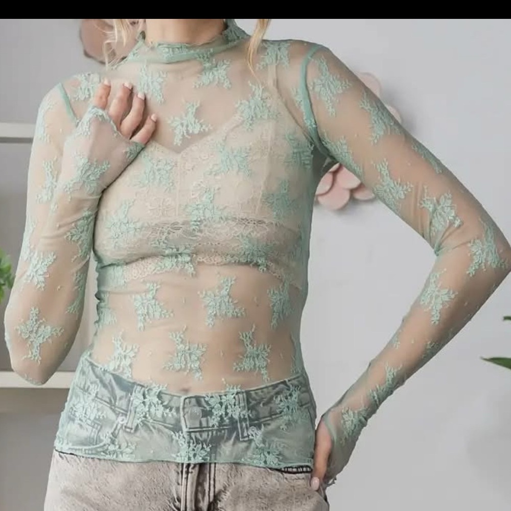 NWT! Size X-Small Mint color mesh lace top with thumb holes